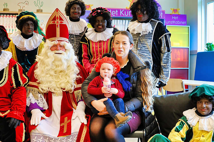 Aankomst van de Sint en zijn Zwarte Pieten in Waarder_090